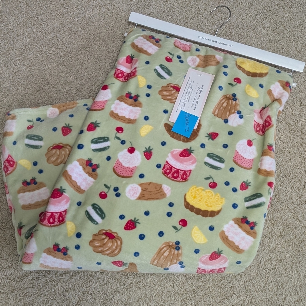 Cupcakes & Cashmere Berry & Pastry Design Oversized Plush Throw Blanket 🥐🍓